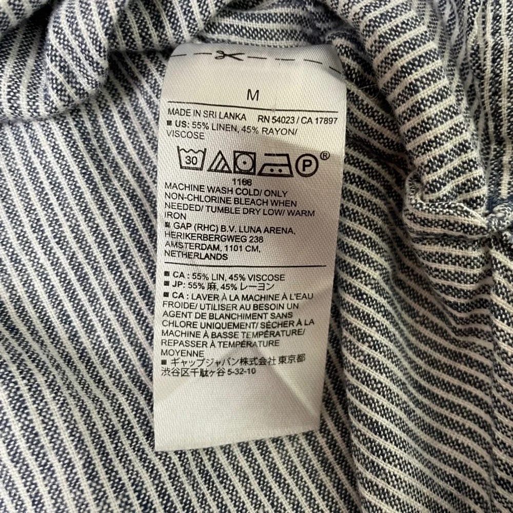 Banana Republic minimalist coastal